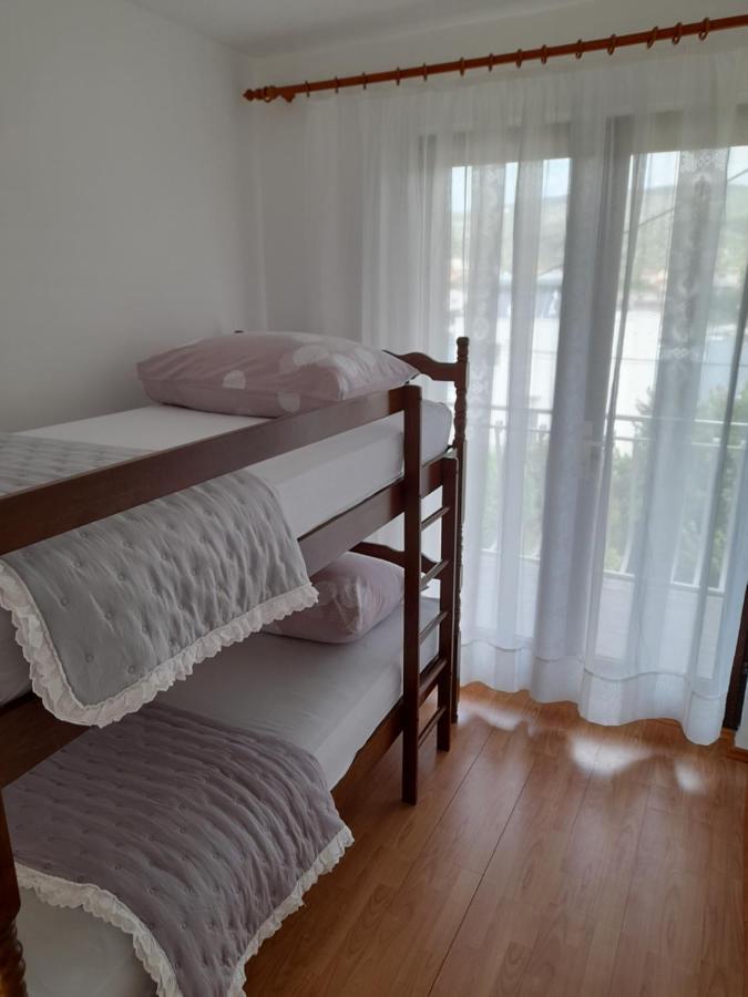 Apartmani I & J Seric Seget Vranjica Eksteriør bilde