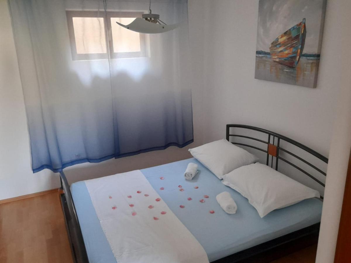 Apartmani I & J Seric Seget Vranjica Eksteriør bilde