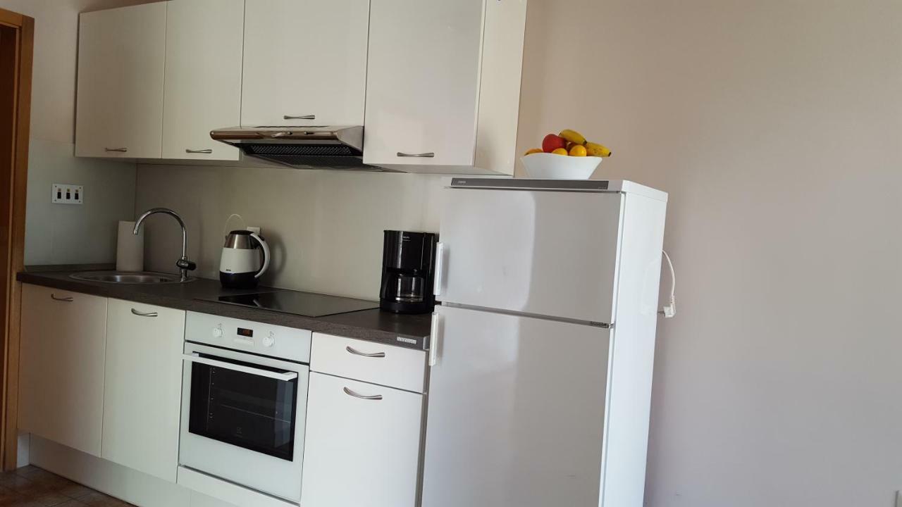 Apartmani I & J Seric Seget Vranjica Eksteriør bilde