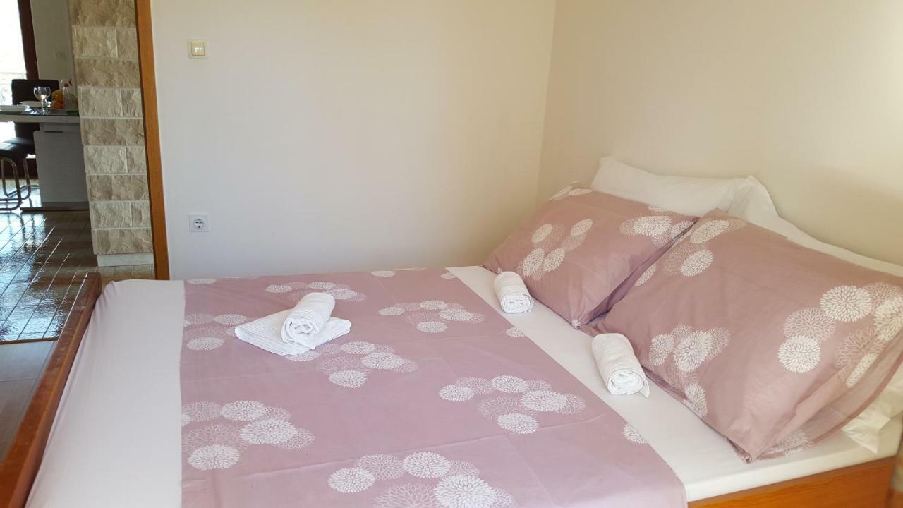 Apartmani I & J Seric Seget Vranjica Eksteriør bilde